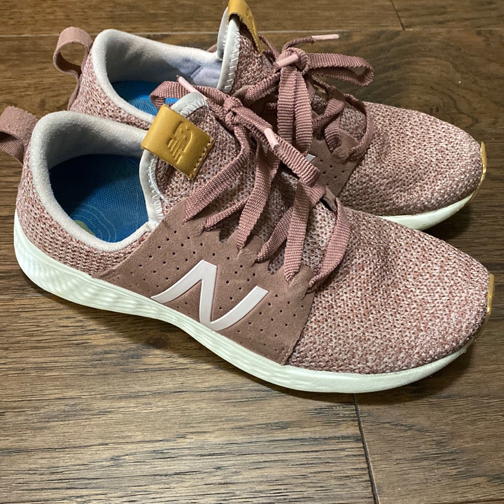 Size 7 New Balance pink sneakers